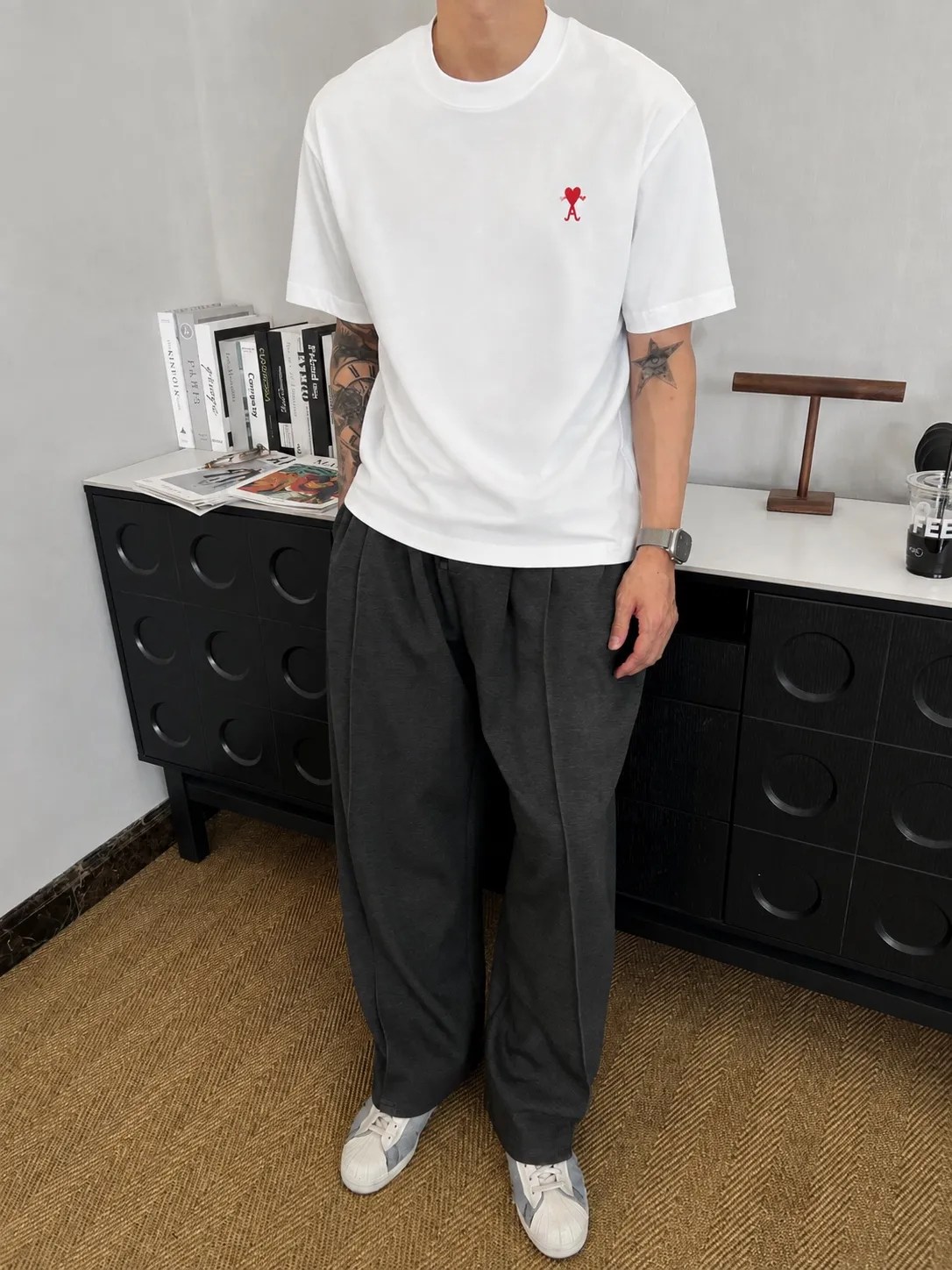 ami～ Embroidered heart-shaped Alogo design, "differentiation currency fabric" 7A antibacterial short-sleeved tee, the upper body is very comfortable, Same Style half-sleeves for men and women, dropped shoulders and loose fit Color: Black White Coffee Brown Size: S (90-130 pounds) M (125-150 pounds) L (135-165 pounds) XL (160-190 pounds) XXL (185-220 pounds)